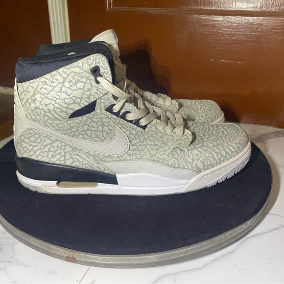 Air Jordan Legacy 312 Flip Platinum Elephant EUC - Picture 3 of 9